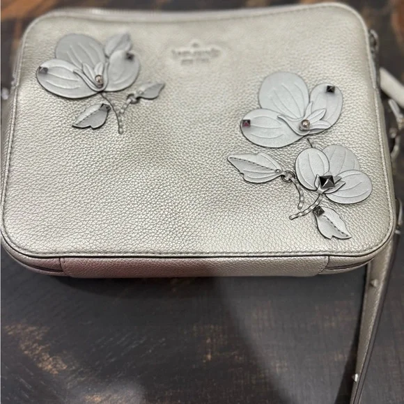 Kate Spade Larchmont Avenue Camera Bag with wallet and Coin holder Keychain - Picture 13 of 13